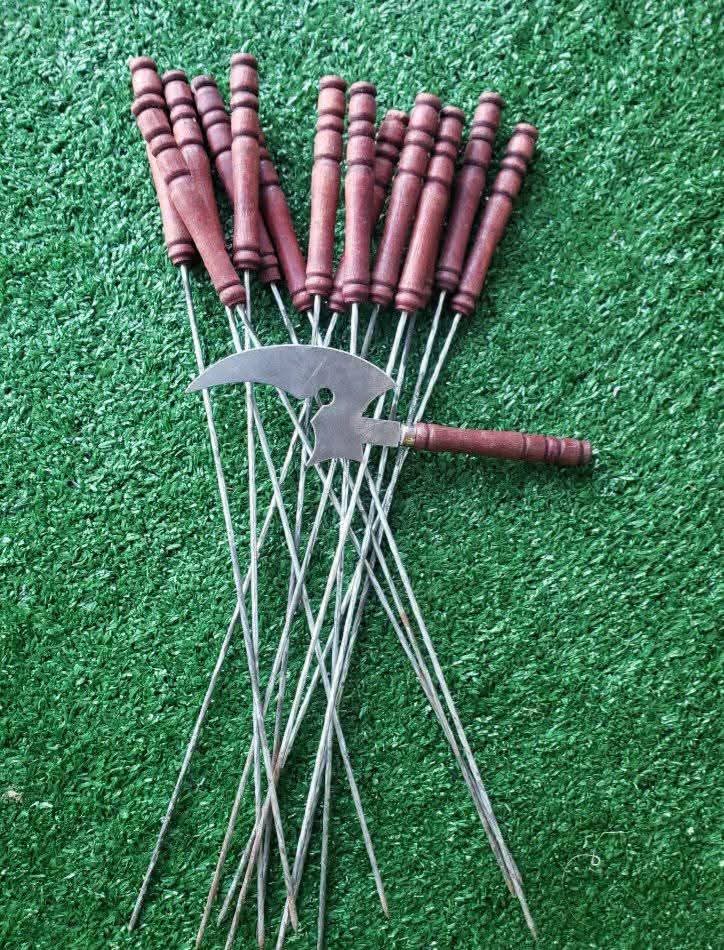 Set de 12 Brochettes Barbecue avec Mini Couperet