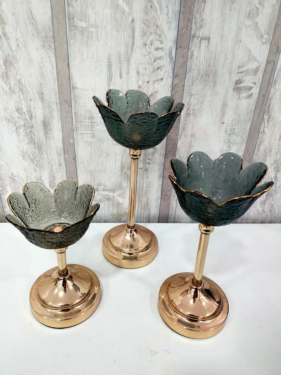 Bonbonnière en verre avec support doré  4-40-4/5/6