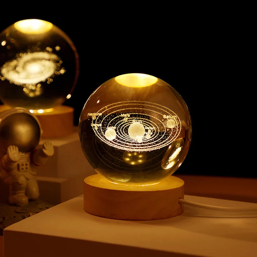 Boule de Cristal Sculptée Globe