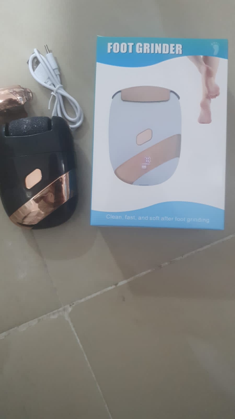 Râpe à Pieds Électrique Rechargeable Anti-Callosités Foot Grinder 1 Râpe à Pieds Électrique Rechargeable Anti-Callosités Foot Grinder