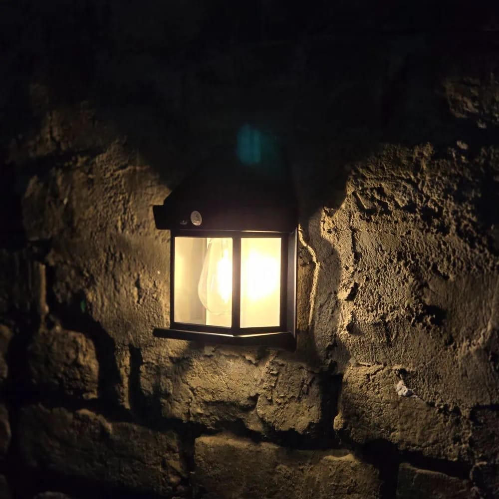 Solar Interaction wall lamp